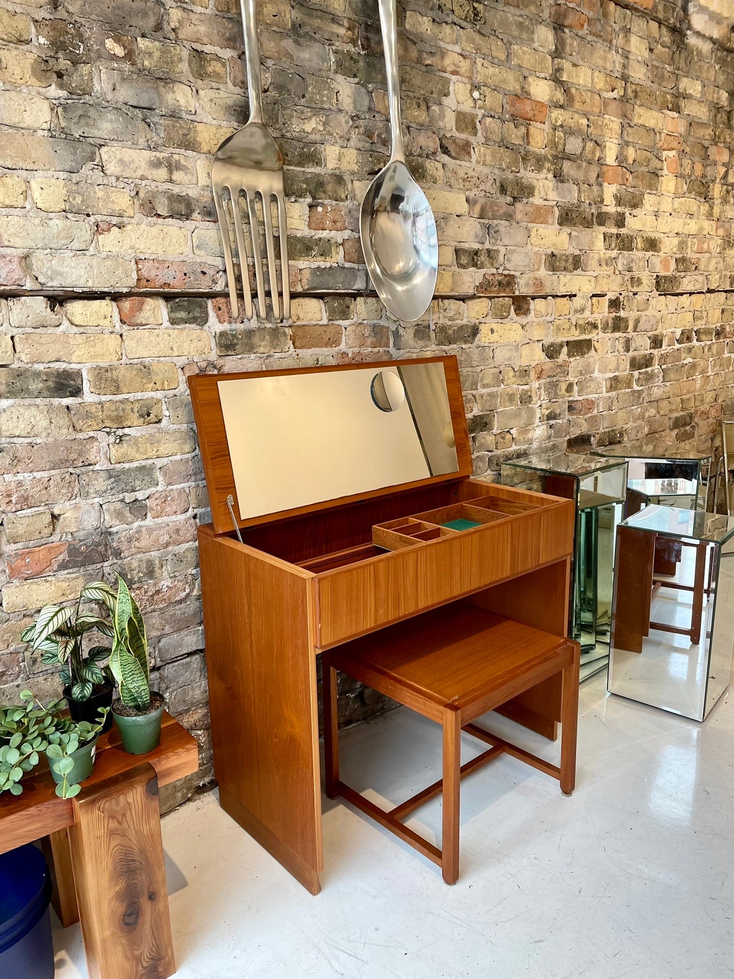 Post 4 by Moonshopvintage on TikTok (video)