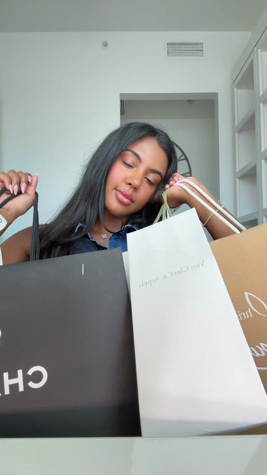 Post 10 by Anastatia Elaine on TikTok (video)
