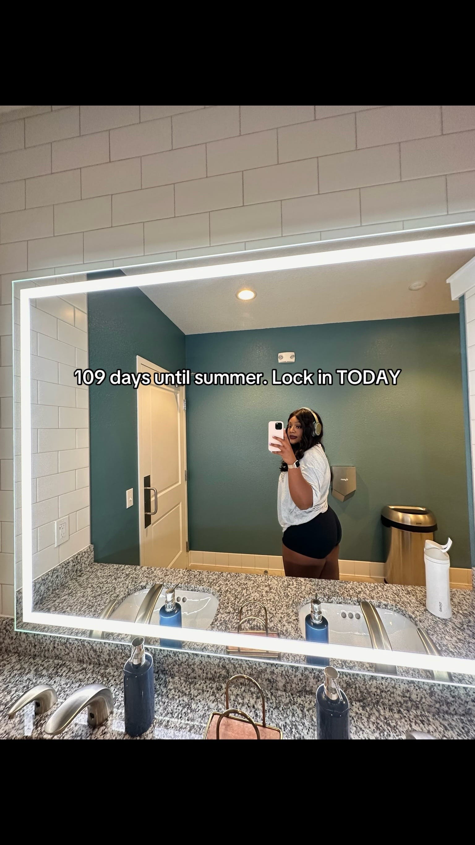 Post 6 by Ranithia Mitchell on TikTok (video)