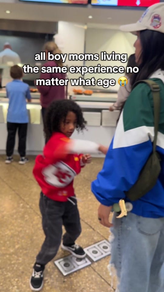 Post 10 by V I C K 🪡 FASHION GWORL on TikTok (video)