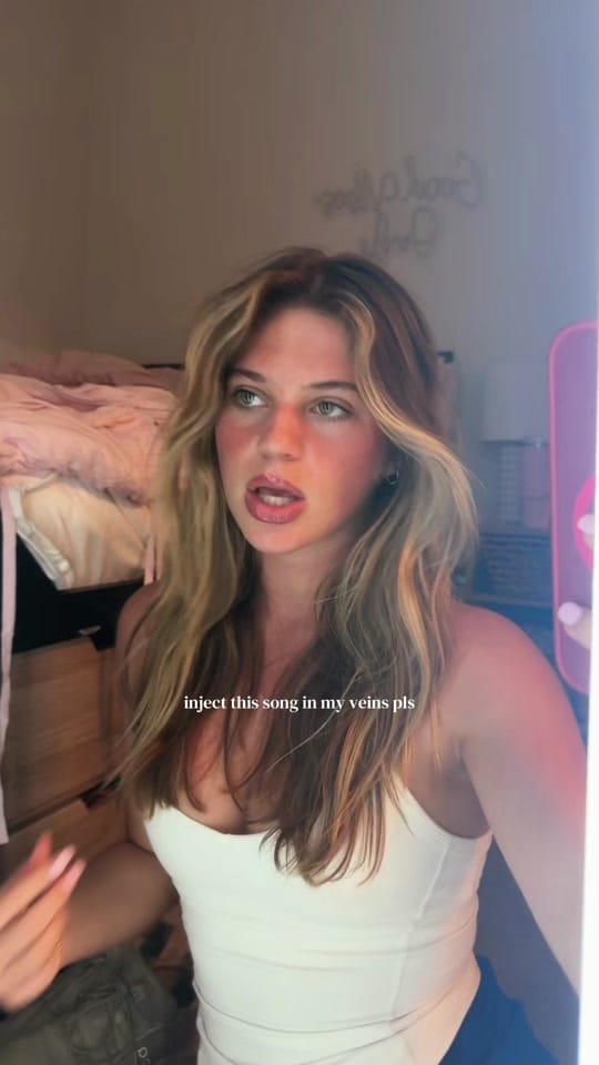 Post 2 by blondeemily on TikTok (video)
