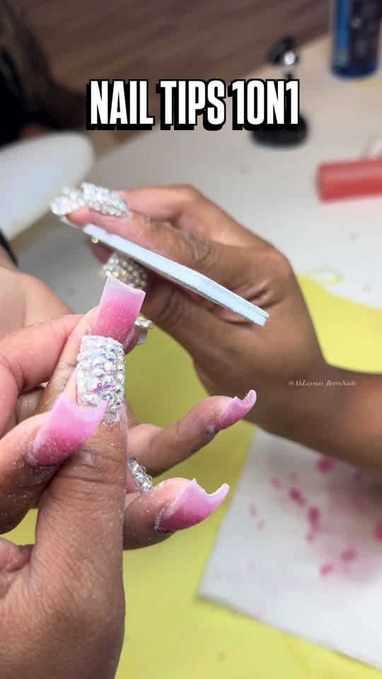 Post 1 by Retro Nails on TikTok (video)