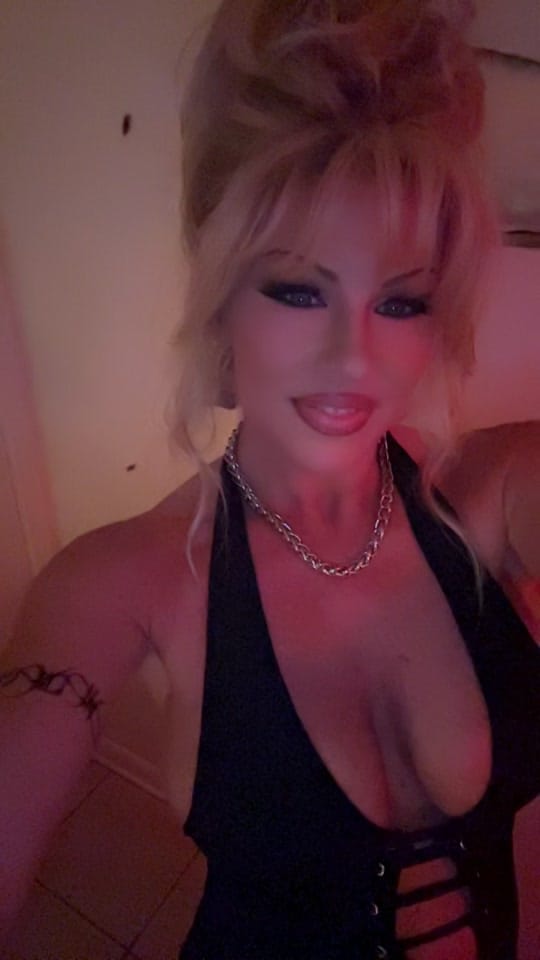 Post 5 by Gwen MUA on TikTok (video)