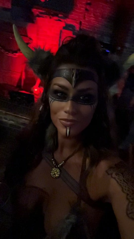 Post 3 by Gwen MUA on TikTok (video)