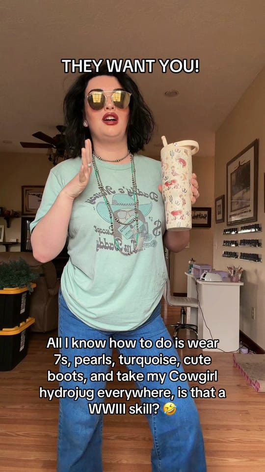 Post 3 by TheKarlyK on TikTok (video)