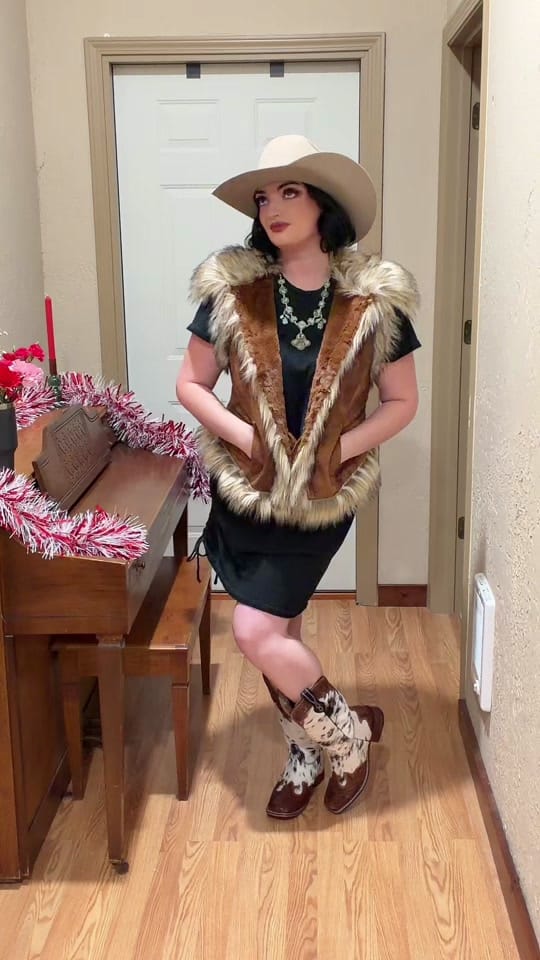 Post 7 by TheKarlyK on TikTok (video)