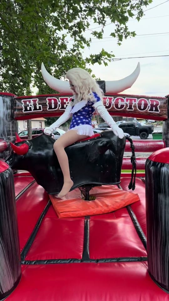 Post 3 by Charli Foxtail on TikTok (video)