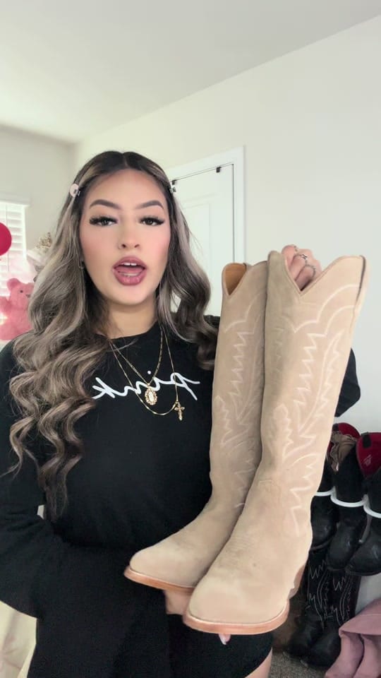 Post 6 by Kayley<3 on TikTok (video)