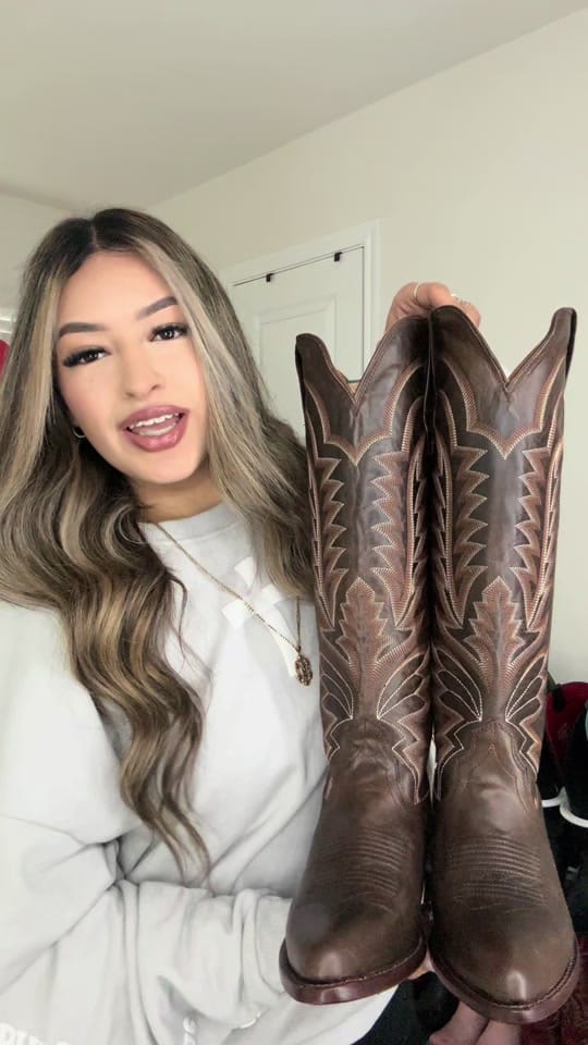 Post 1 by Kayley<3 on TikTok (video)