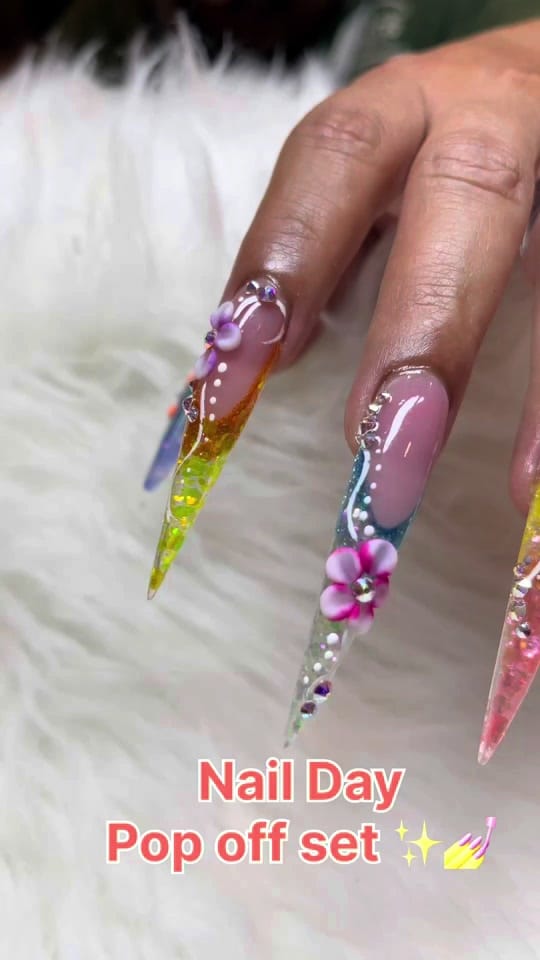 Post 7 by Zulaysnails on TikTok (video)