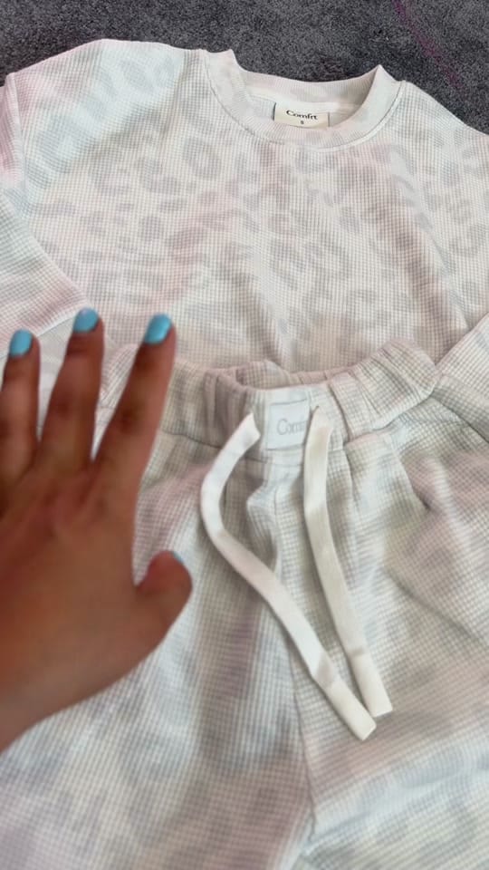 Post 4 by themorena702 on TikTok (video)