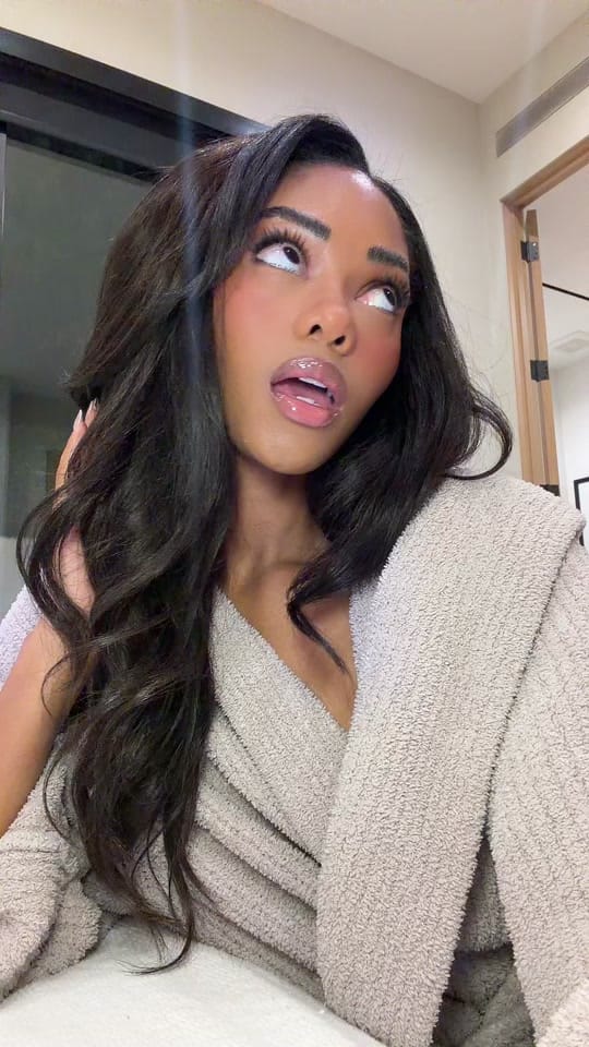 Post 6 by Lydia Hall on TikTok (video)