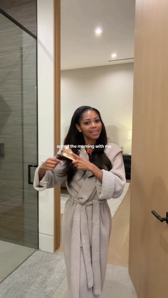 Post 2 by Lydia Hall on TikTok (video)