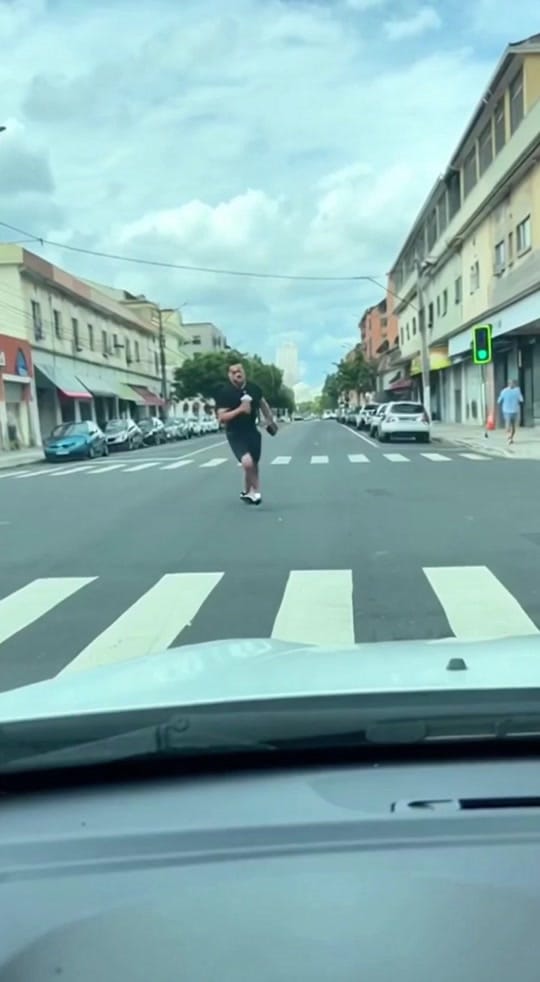 Post 9 by Italo on TikTok (video)