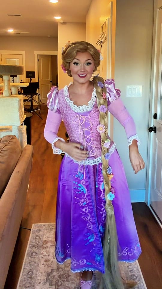Post 1 by Lauren Seeley on TikTok (video)