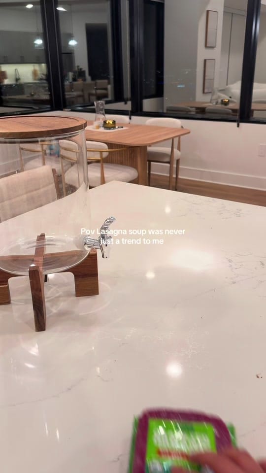 Post 3 by Sara Bazarto on TikTok (video)