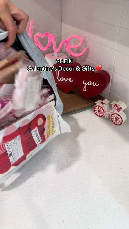Post 3 by Laurah on TikTok (video)