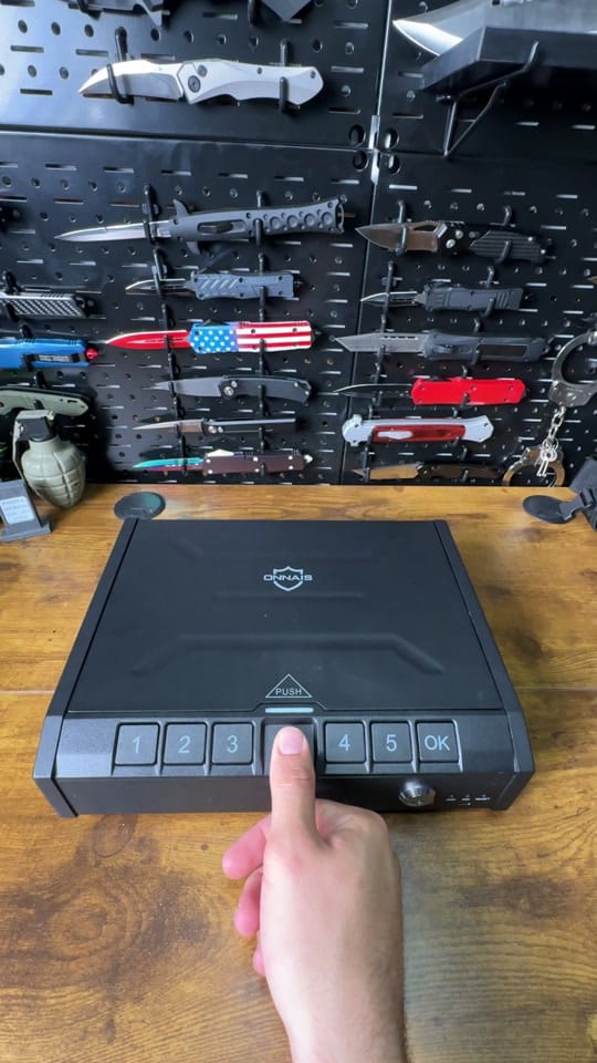 Post 4 by ViperTec Knives 🐍 on TikTok (video)