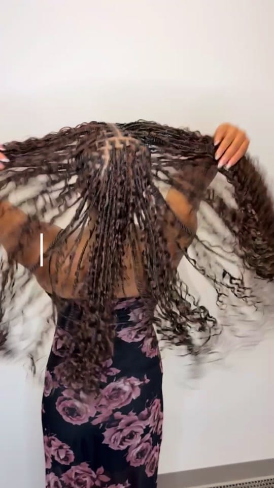 Post 2 by Michelle Amoré on TikTok (video)