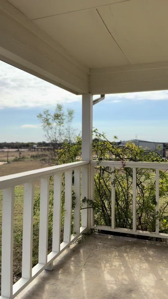 Post 4 by Tara Stark on TikTok (video)