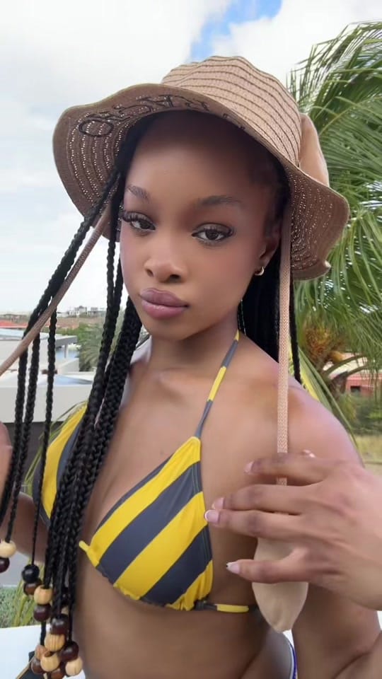 Post 5 by athalia 🎀📀⭐️🍭 on TikTok (video)