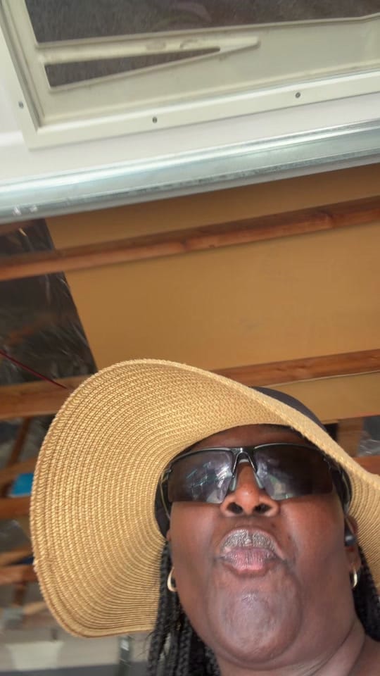 Post 1 by De on TikTok (video)