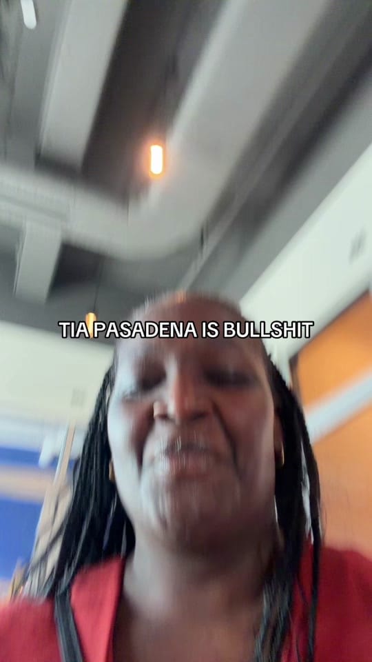 Post 6 by De on TikTok (video)