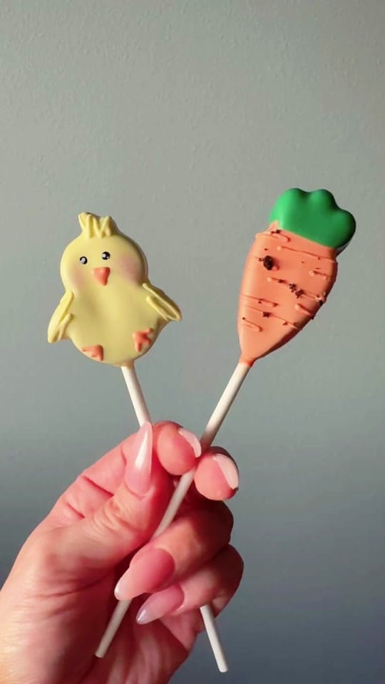 Post 2 by christie.cakes on TikTok (video)