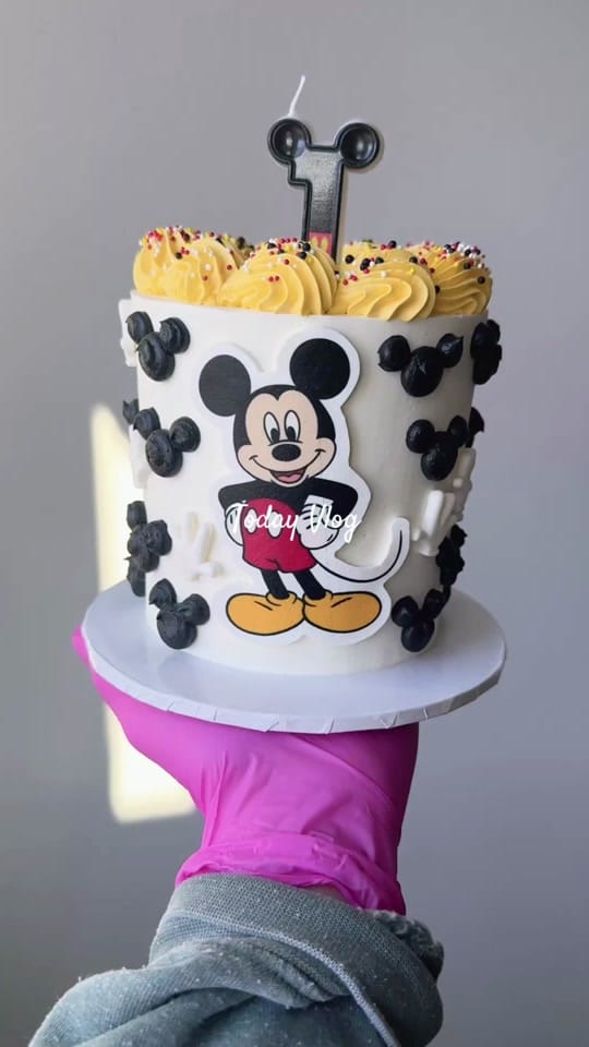Post 5 by christie.cakes on TikTok (video)