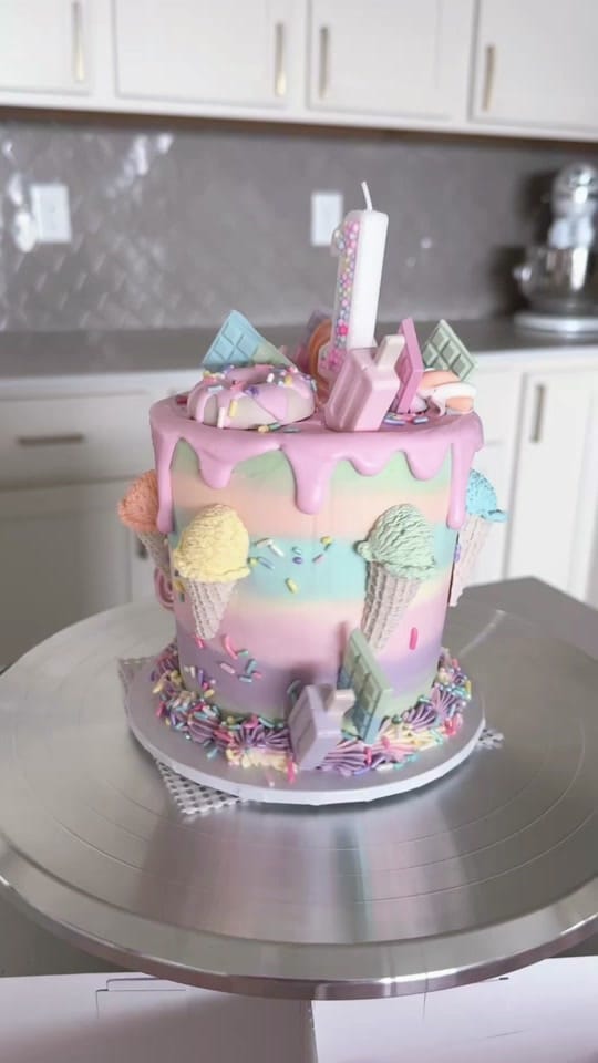 Post 6 by christie.cakes on TikTok (video)