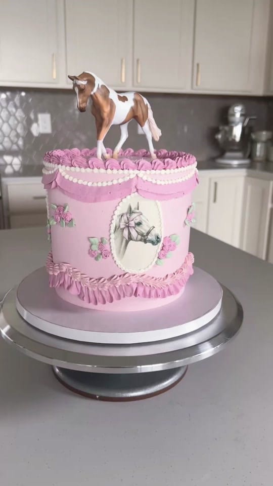 Post 1 by christie.cakes on TikTok (video)