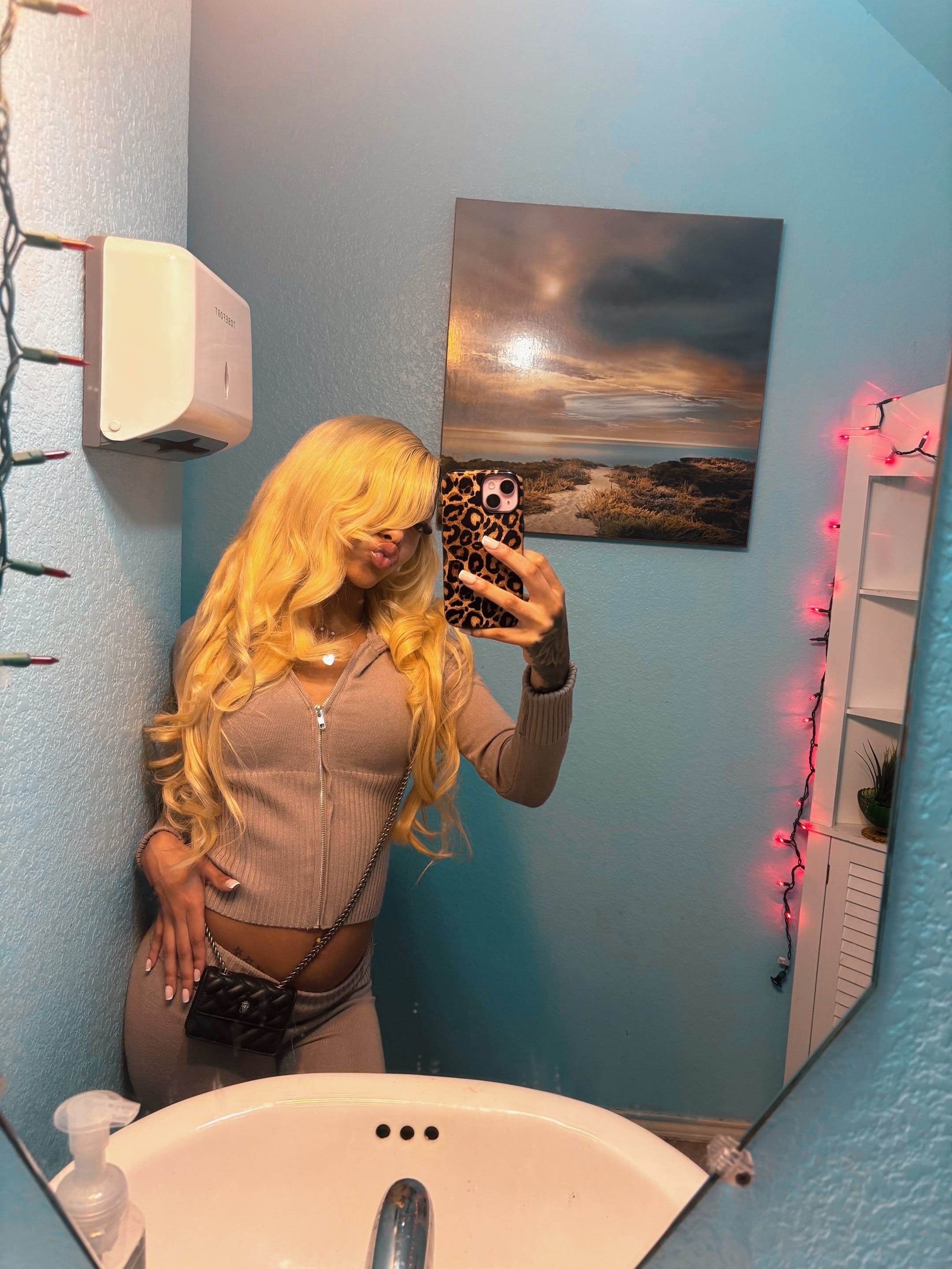 Post 8 by anaya🎀 on TikTok (video)