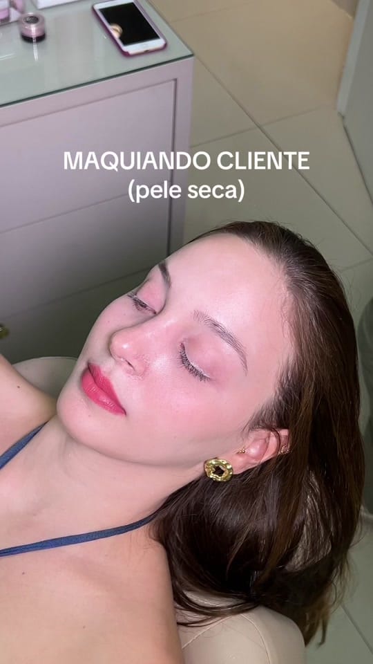 Post 9 by Isadora Sousa - Maquiadora on TikTok (video)