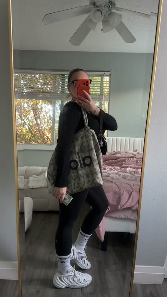 Post 8 by iulia 💗 on TikTok (video)