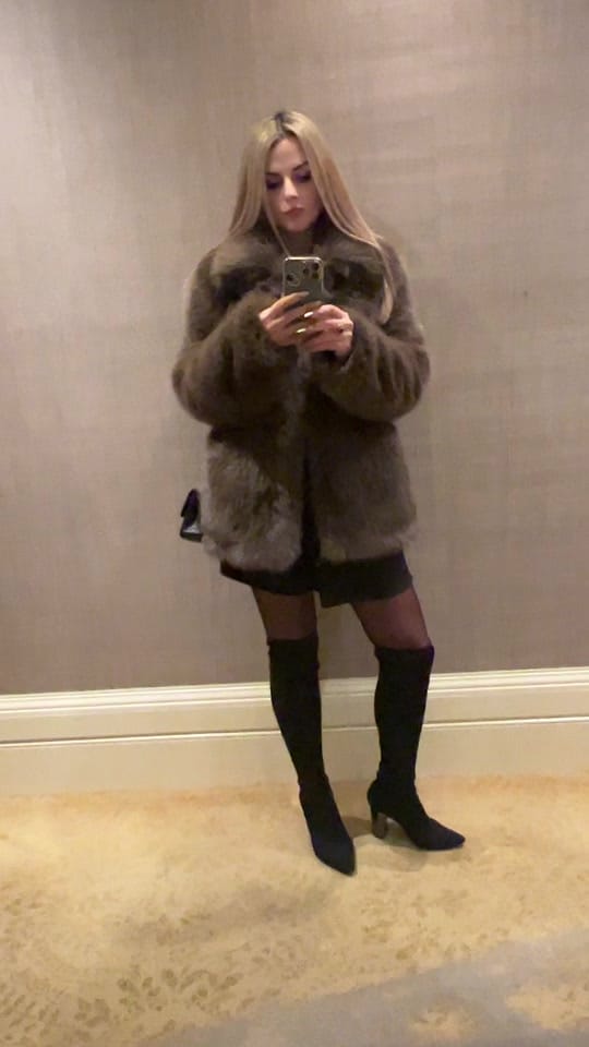 Post 6 by VR on TikTok (video)