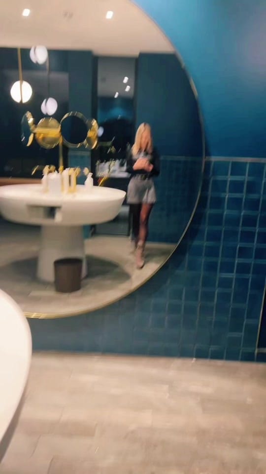 Post 10 by VR on TikTok (video)