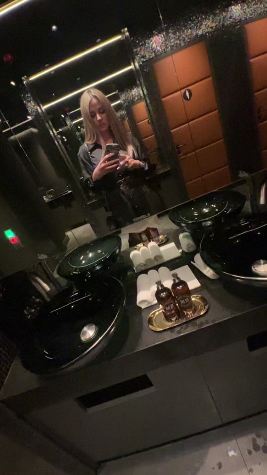 Post 5 by VR on TikTok (video)