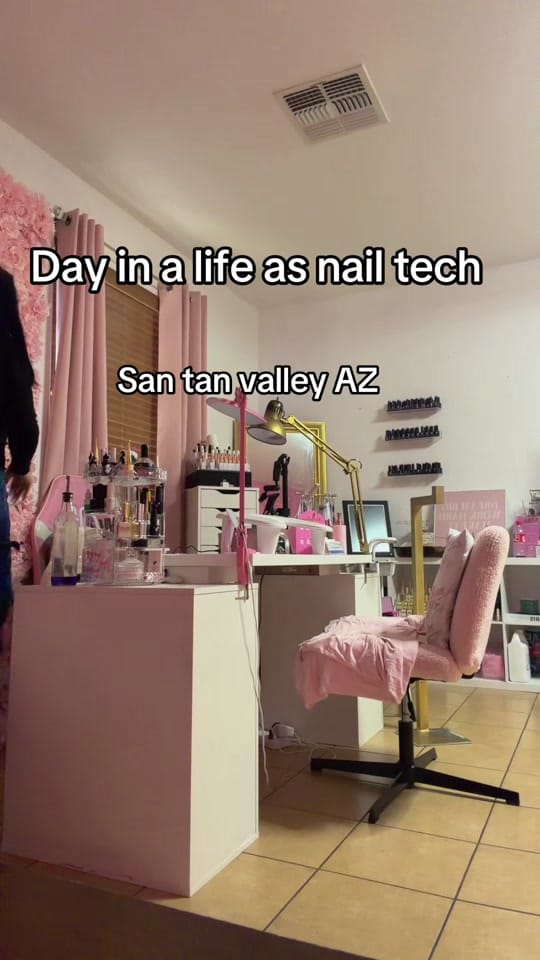 Post 6 by itslizbethlliles on TikTok (video)