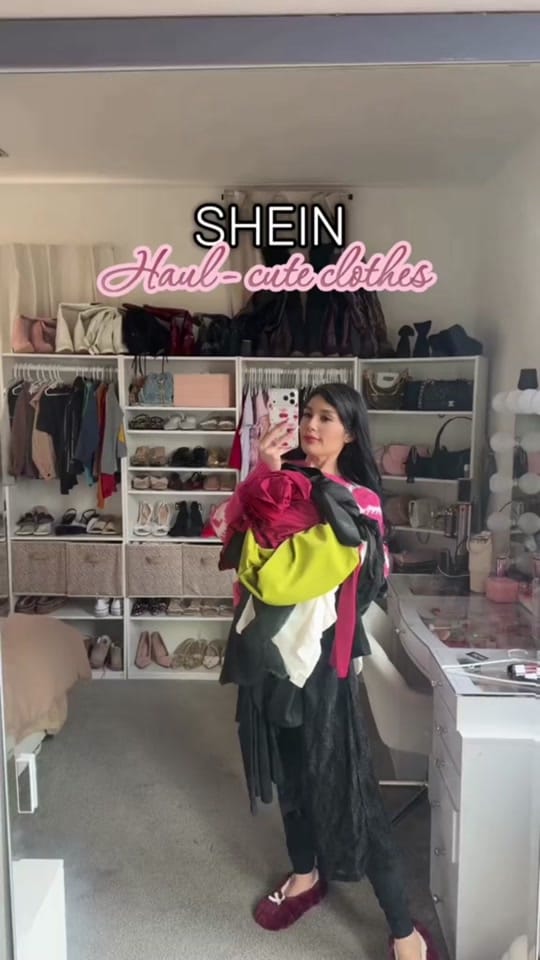 Post 3 by itslizbethlliles on TikTok (video)