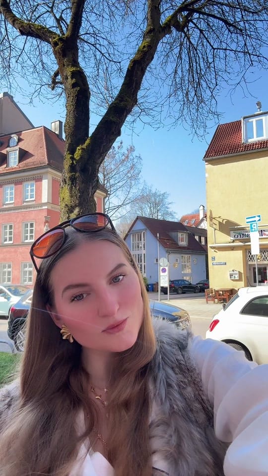 Post 2 by Lea Alwine Senner on TikTok (video)