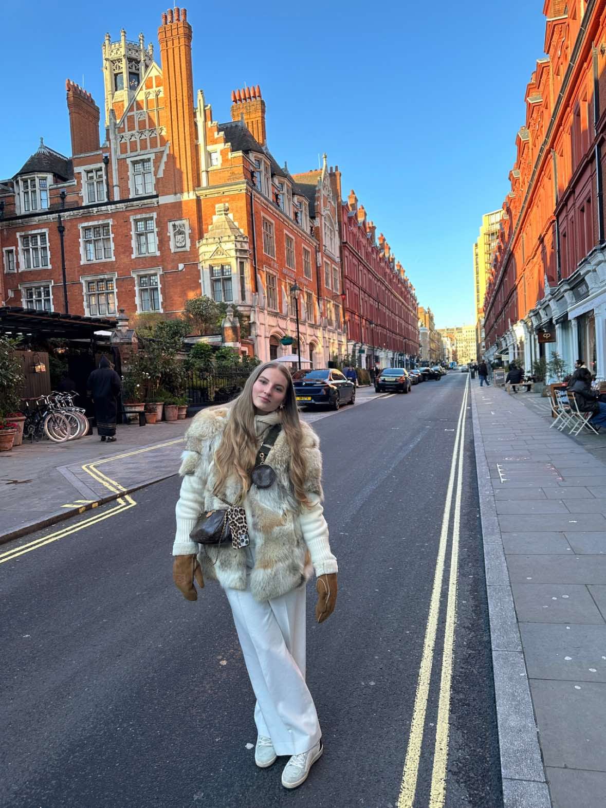 Post 4 by Lea Alwine Senner on TikTok (video)