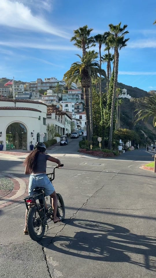 Post 10 by lizzakinss on TikTok (video)