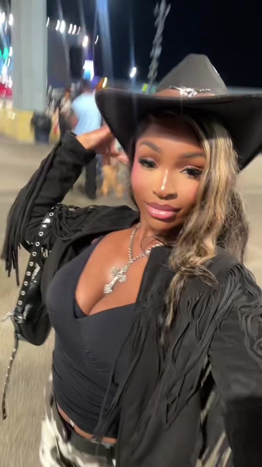 Post 1 by lizzakinss on TikTok (video)