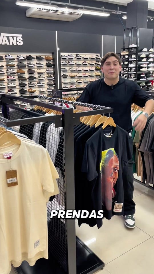 Post 6 by New York Store Paraguay on TikTok (video)