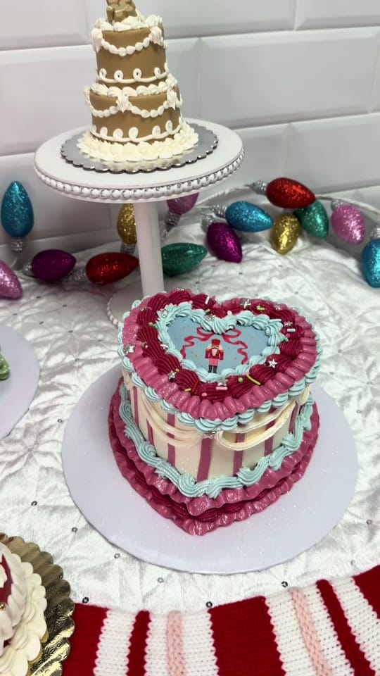 Post 6 by Whiskful Thinking Cakes on TikTok (video)