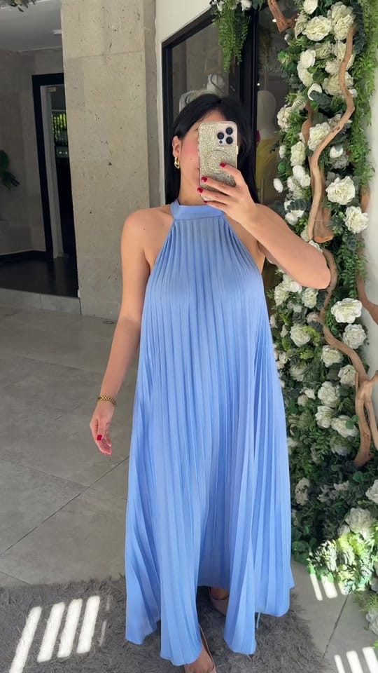 Post 8 by America Cruz on TikTok (video)