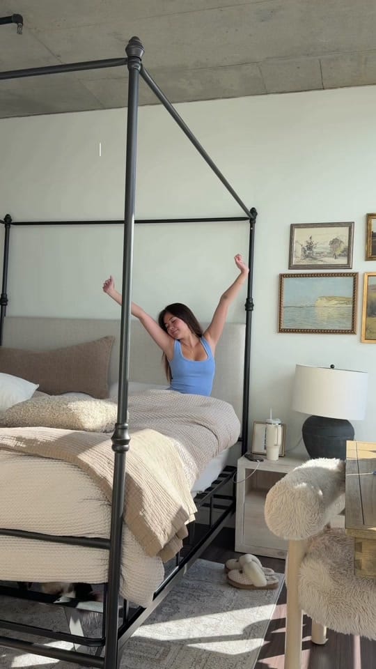 Post 1 by Vivian V. on TikTok (video)