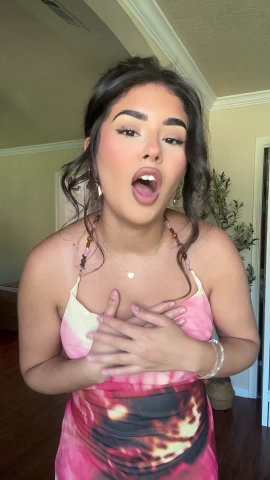 Post 4 by Melissangelica on TikTok (video)