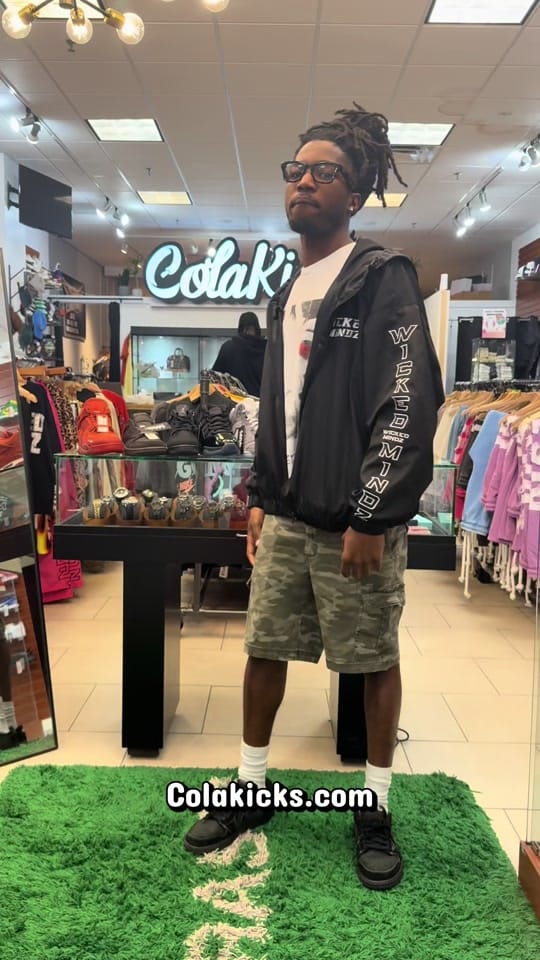 Post 1 by Cola Kicks on TikTok (video)