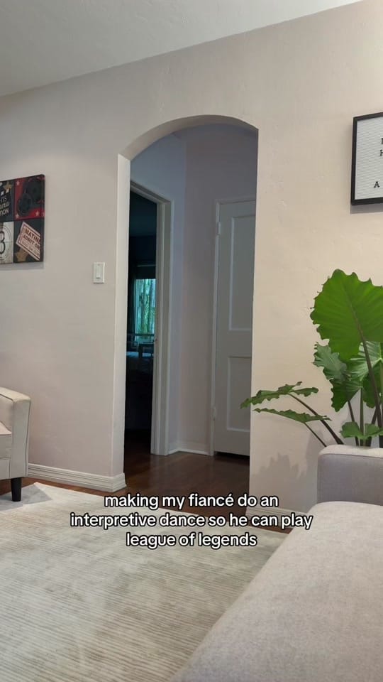 Post 6 by Anna Mancheski on TikTok (video)